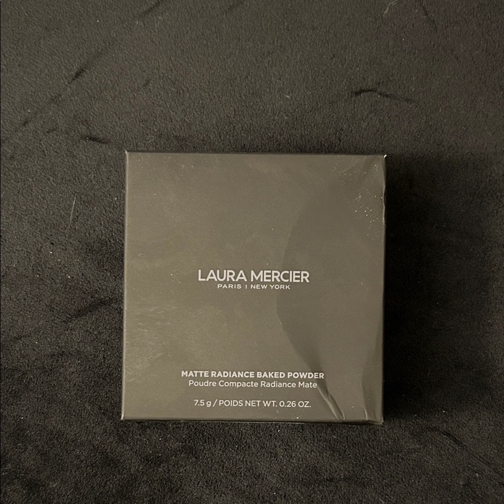 Laura Mercier Matte Radiance Baked Powder - Gray